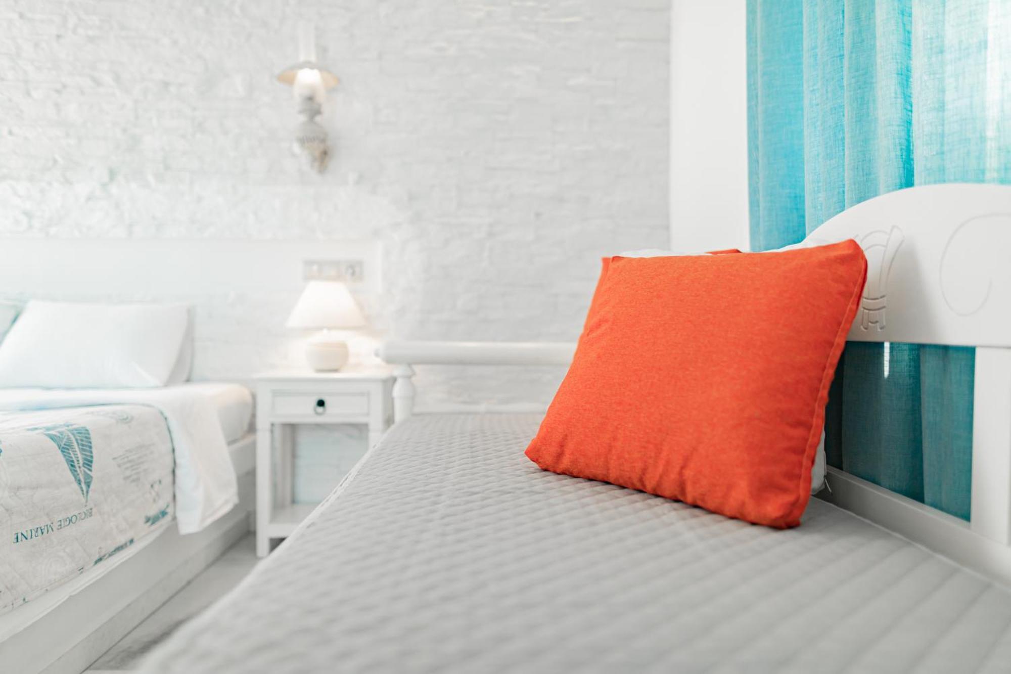 Apartment Agia Anna Living